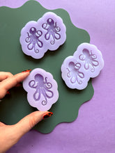 Load image into Gallery viewer, Pre domed &amp; detailed octopus moulds
