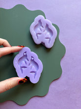 Load image into Gallery viewer, Pre domed seal moulds
