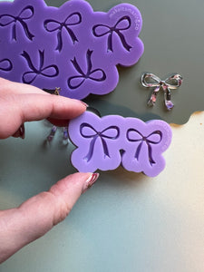 Domed dainty bow moulds