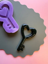 Load image into Gallery viewer, Large heart key mould
