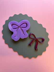 Large dainty bow mould