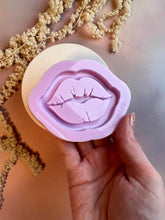 Load image into Gallery viewer, KIss pocket mirror mould
