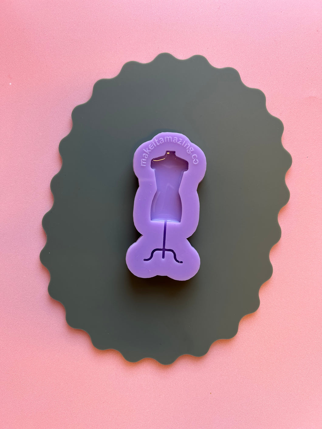 Mannequin brooch mould