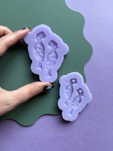 Load image into Gallery viewer, Domed &amp; Engraved Hoopoe bird moulds - Bird moulds for resin jewellery
