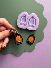 Load image into Gallery viewer, Domed &amp; Engraved camping lantern mould - Western moulds for resin jewellery

