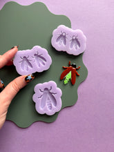 Load image into Gallery viewer, Firefly domed and engraved mould - Insect moulds for resin jewellery
