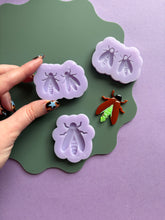 Load image into Gallery viewer, Firefly domed and engraved mould - Insect moulds for resin jewellery
