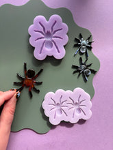Load image into Gallery viewer, Tarantula domed and engraved mould - Halloween moulds for resin jewellery

