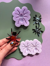 Load image into Gallery viewer, Tarantula domed and engraved mould - Halloween moulds for resin jewellery

