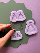 Load image into Gallery viewer, Goldfish in a bag domed and engraved mould - Circus moulds for resin jewellery
