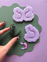 Load image into Gallery viewer, Centipede  domed and engraved mould - Halloween moulds for resin jewellery
