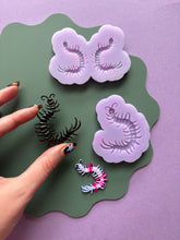Load image into Gallery viewer, Centipede  domed and engraved mould - Halloween moulds for resin jewellery
