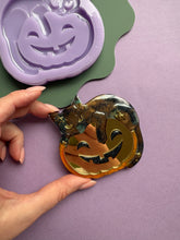 Load image into Gallery viewer, Pumpkin Cat pocket mirror mould - Limited Edition

