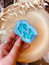 Load image into Gallery viewer, Medium flower hoop silicone mould
