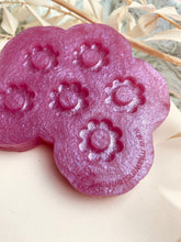 Load image into Gallery viewer, Small flower multi silicone mould - domed effect
