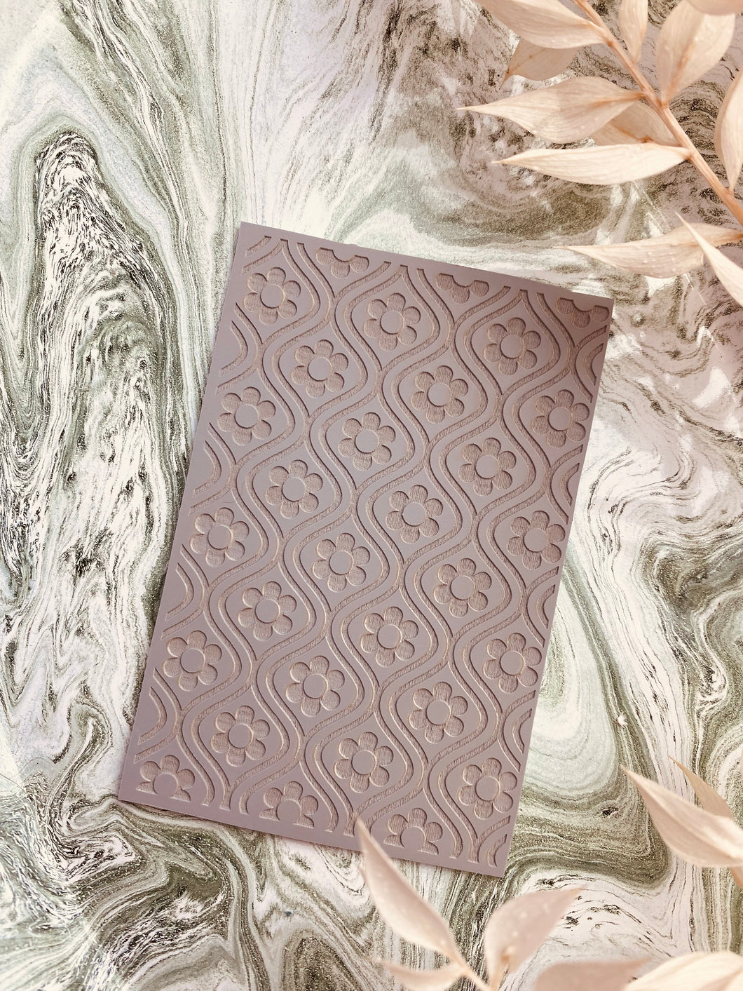 Daisy wallpaper70s rubber texture mat