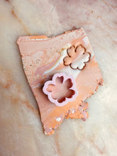 Load image into Gallery viewer, Organic flower polymer clay cutter (small)
