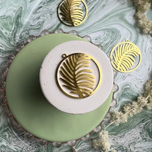 Load image into Gallery viewer, Fern circles - brass shapes
