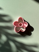 Load image into Gallery viewer, 70s flower shaped clay cutter
